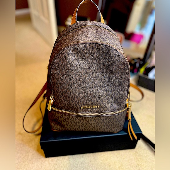 Michael Kors NWOT never used mini backpack, one size, brown - Picture 2 of 10